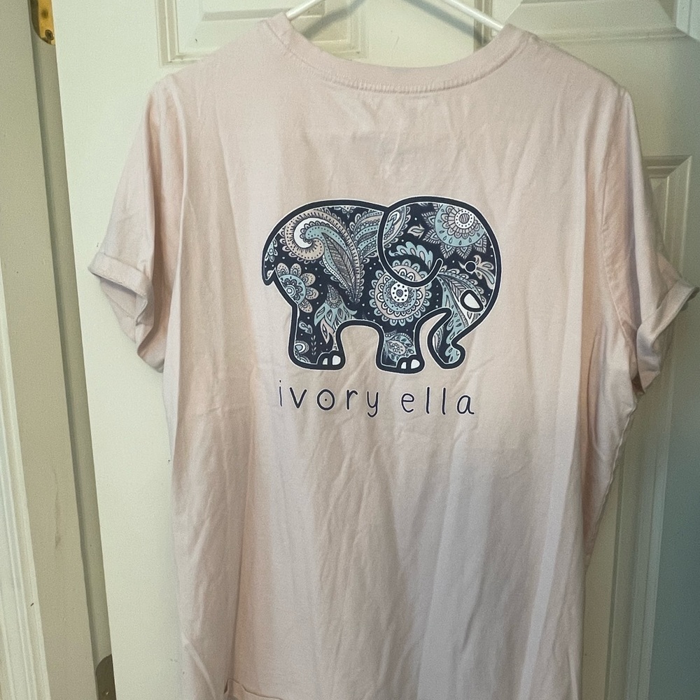 Woman ivory Ella short sleeve top In size XXL.
